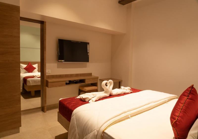 The Paradise Hotel - Luxury Stay Канчипурам Екстериор снимка