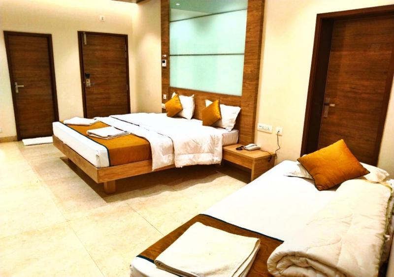 The Paradise Hotel - Luxury Stay Канчипурам Екстериор снимка