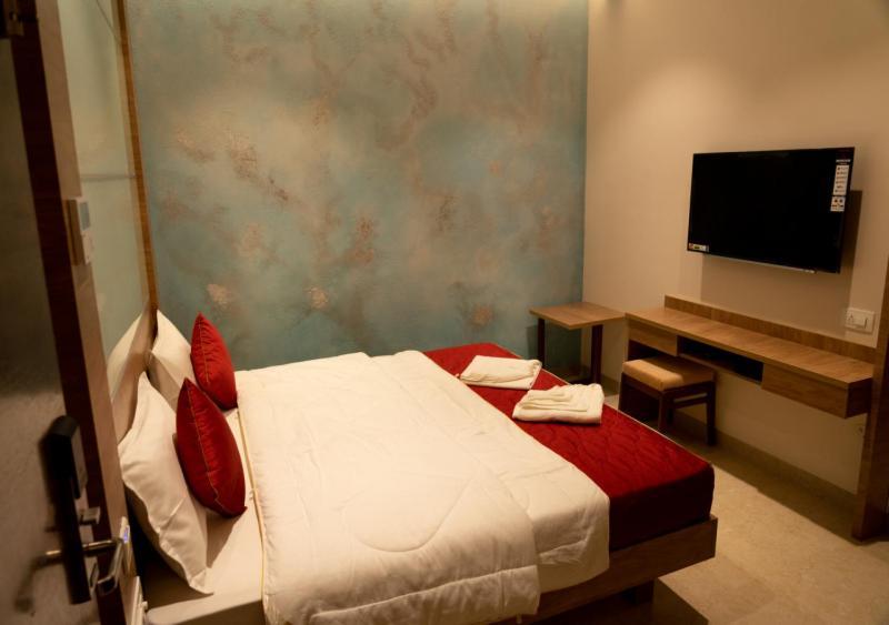 The Paradise Hotel - Luxury Stay Канчипурам Екстериор снимка