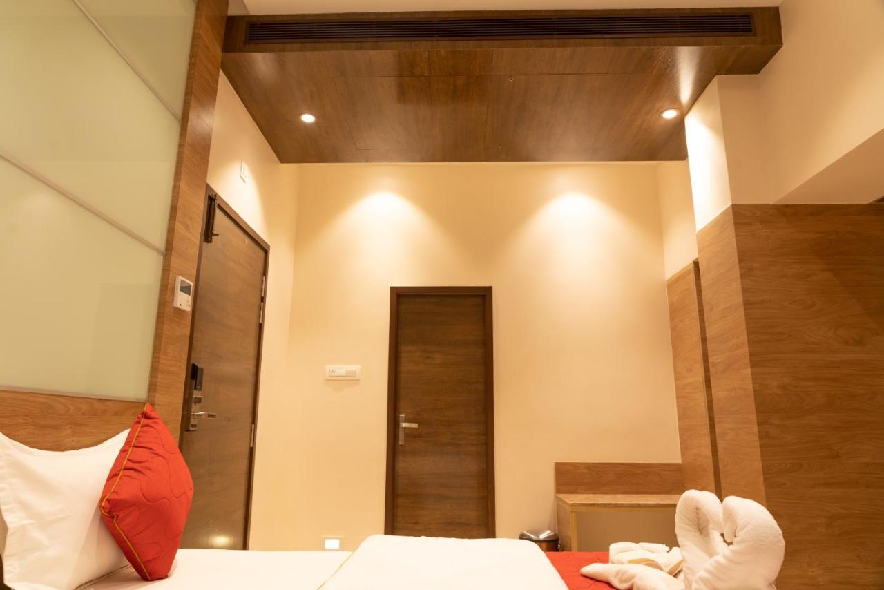 The Paradise Hotel - Luxury Stay Канчипурам Екстериор снимка