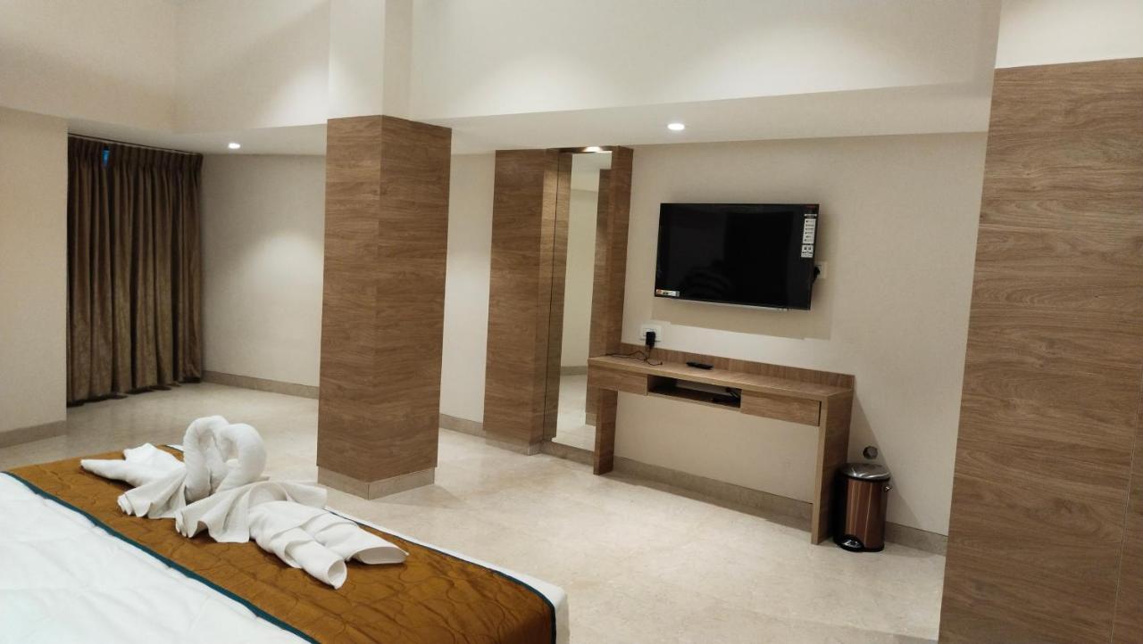 The Paradise Hotel - Luxury Stay Канчипурам Екстериор снимка