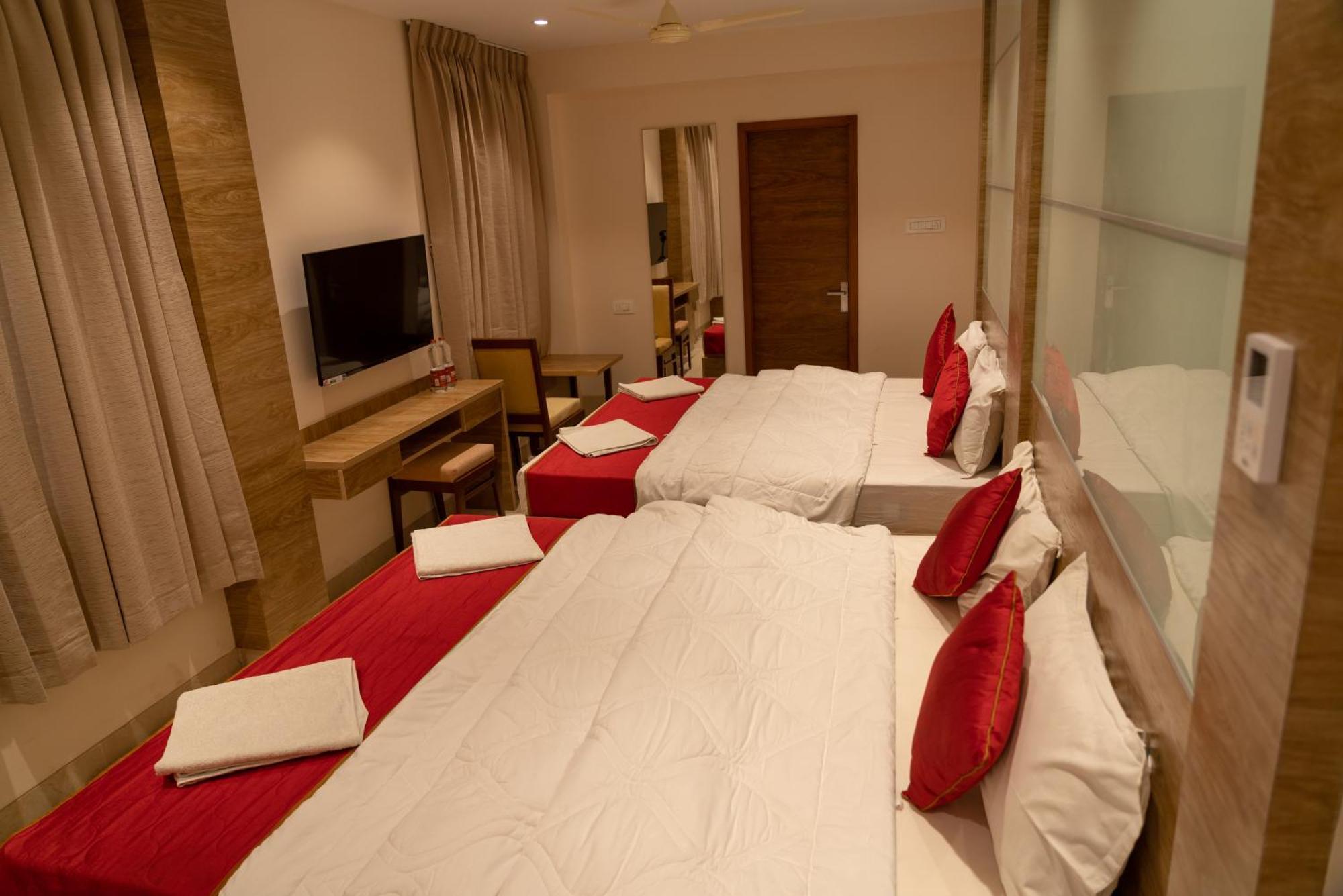 The Paradise Hotel - Luxury Stay Канчипурам Екстериор снимка