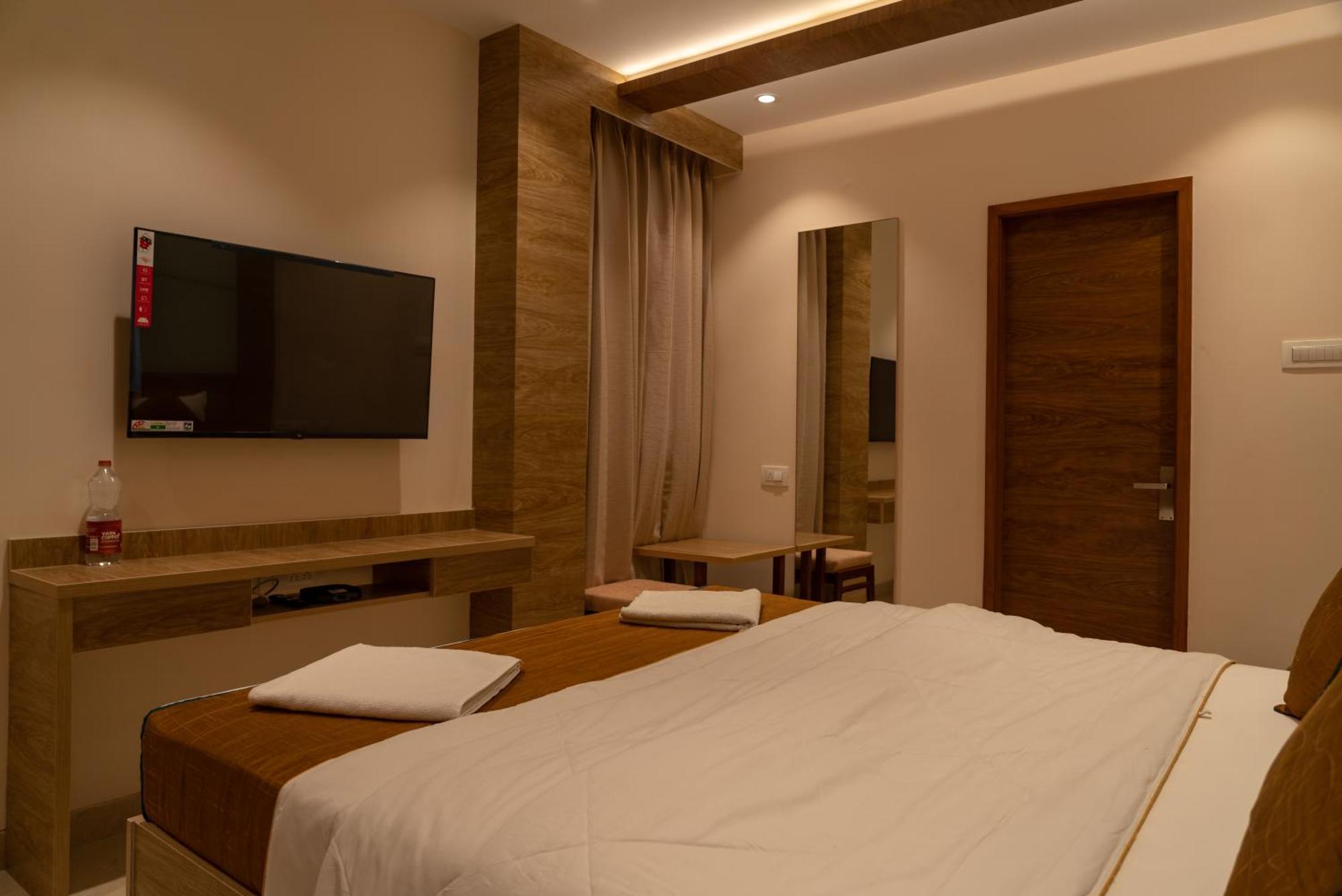 The Paradise Hotel - Luxury Stay Канчипурам Екстериор снимка