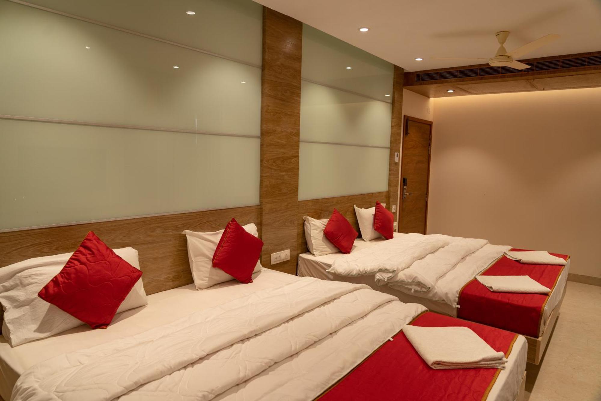 The Paradise Hotel - Luxury Stay Канчипурам Екстериор снимка