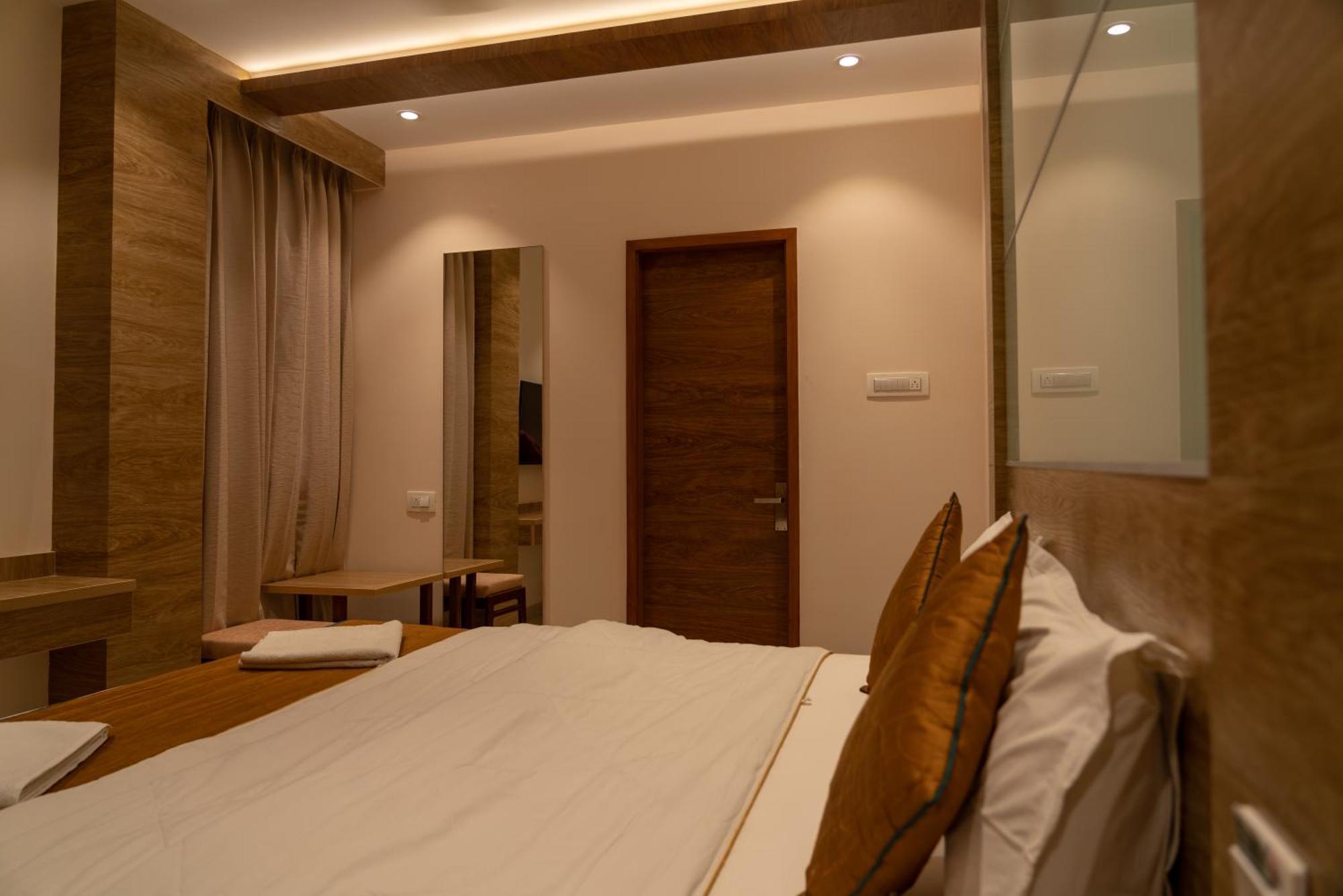 The Paradise Hotel - Luxury Stay Канчипурам Екстериор снимка