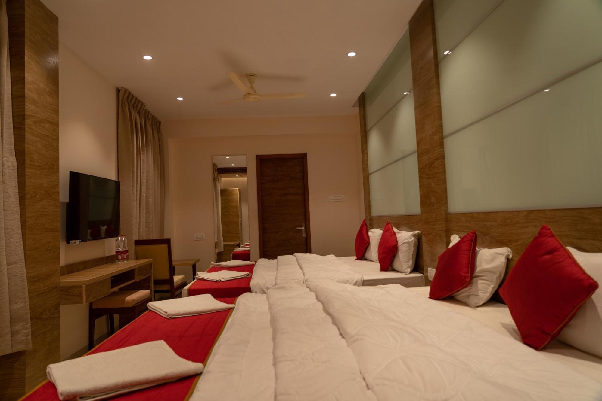 The Paradise Hotel - Luxury Stay Канчипурам Екстериор снимка