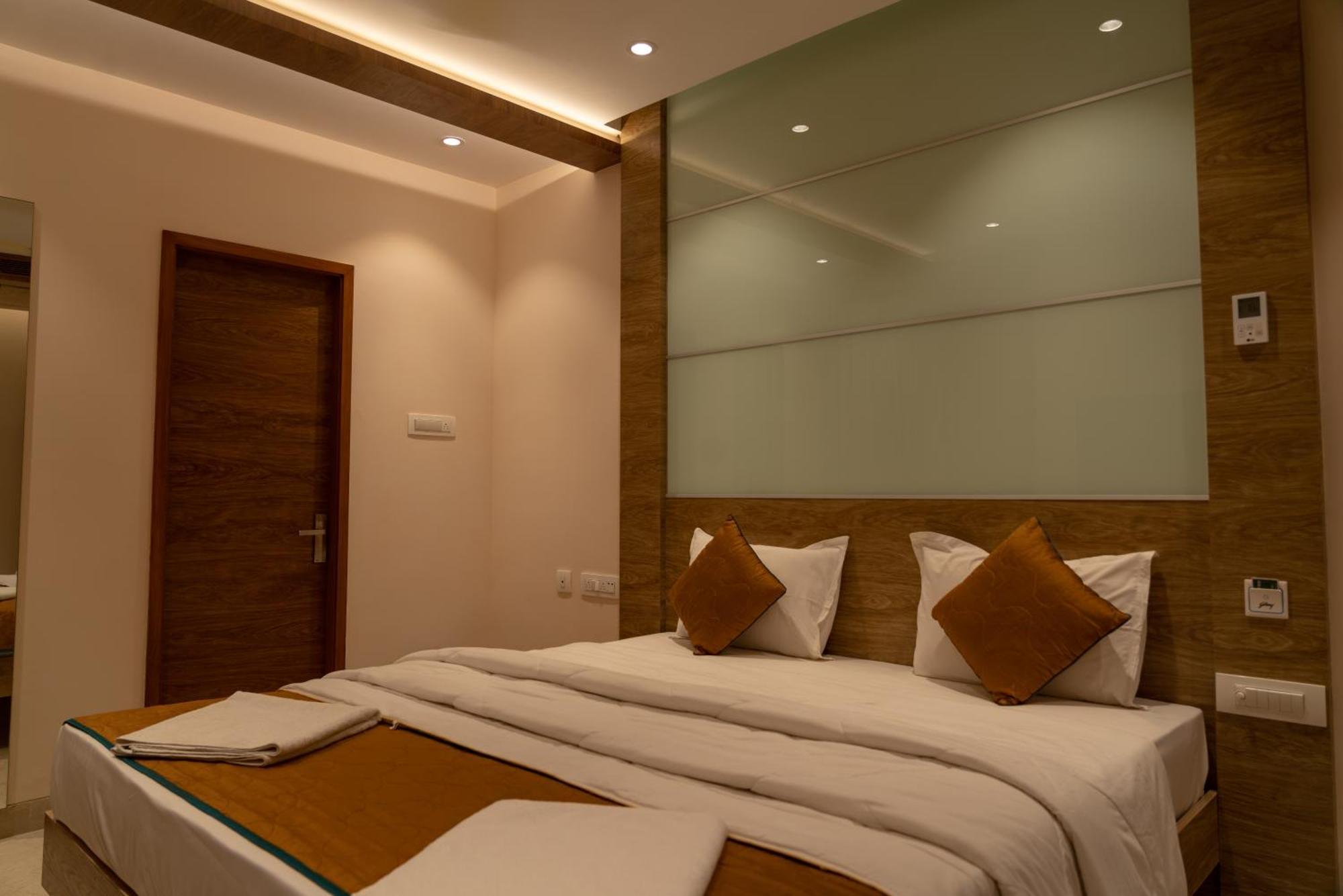 The Paradise Hotel - Luxury Stay Канчипурам Екстериор снимка